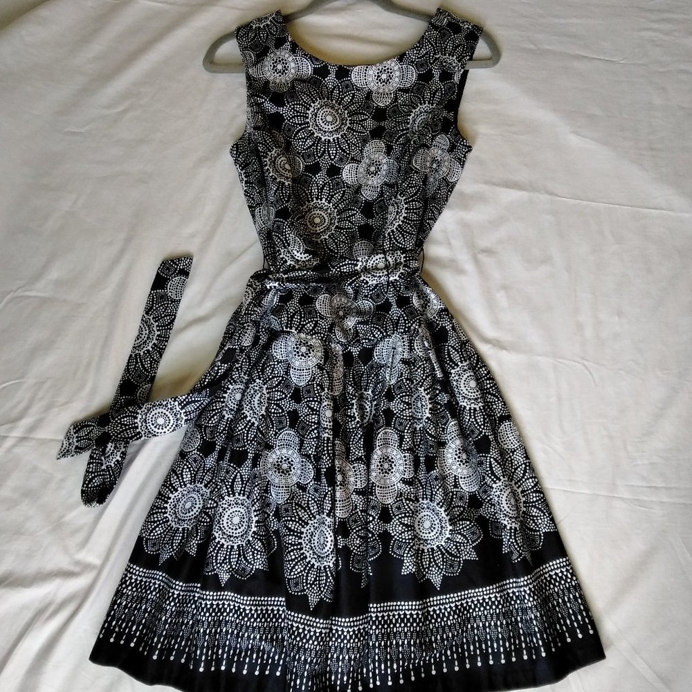 NWOT SIGNATURE  BY ROBBIE BEE DRESS SZ 6